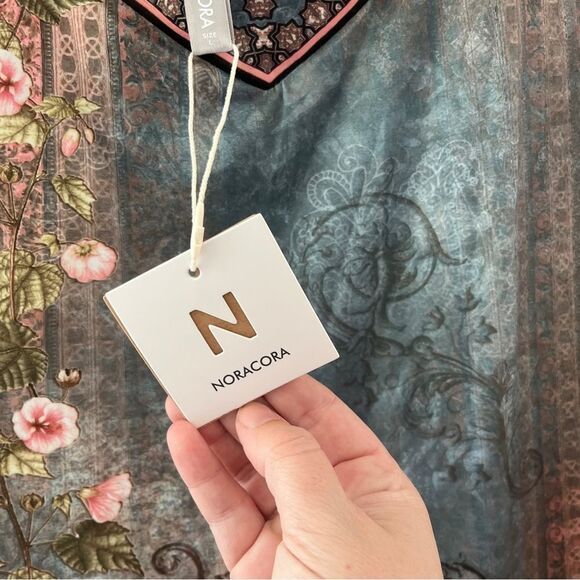 NEW Noracora Cold Shoulder V Neck Romantic Floral Print Size Large - Picture 3 of 6